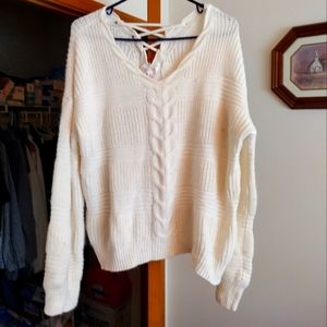 🎁Sweater with criss cross design🎁